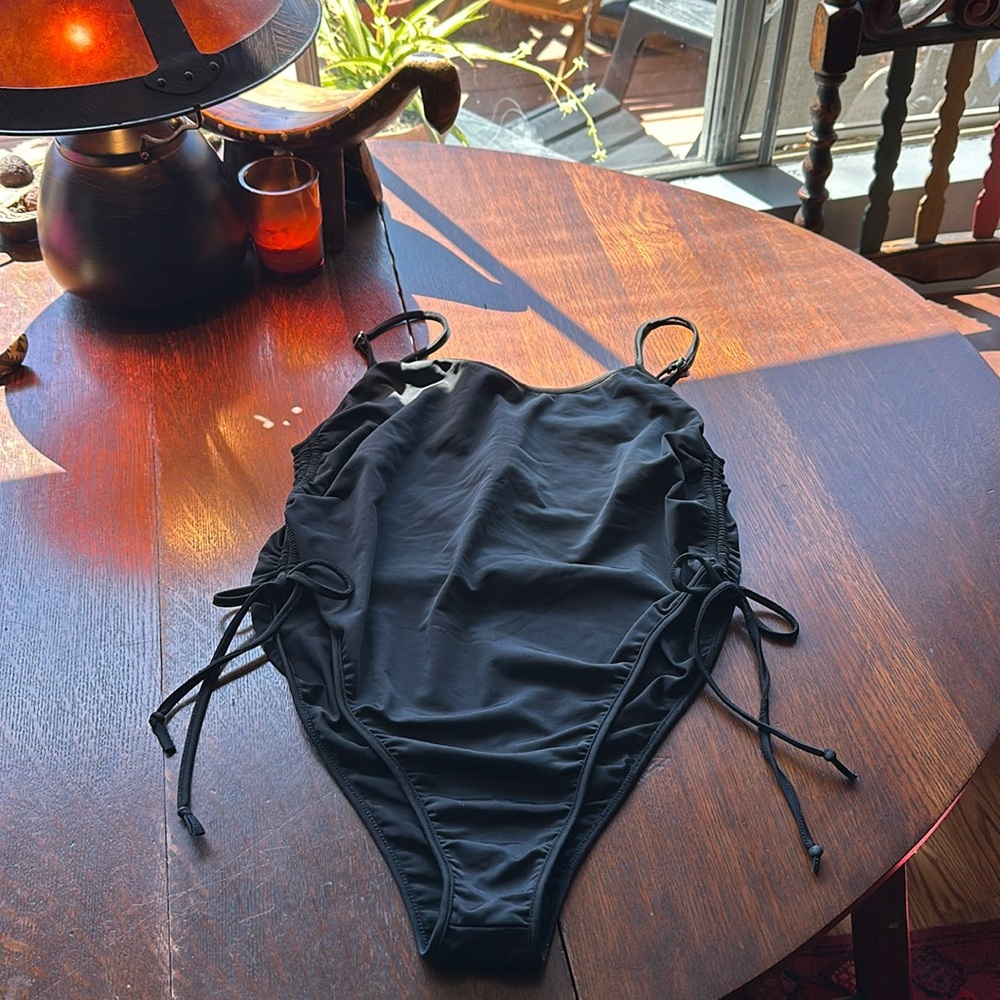 XL women’s black one piece high cut sexy swimsuit w ruched adjustable tie sides